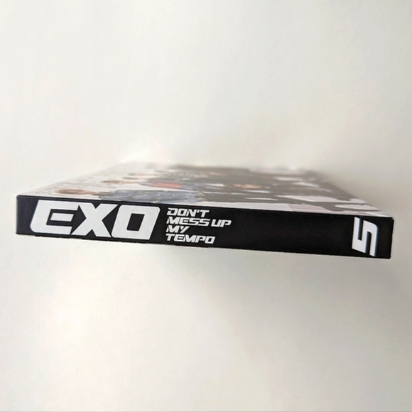 EXO The 5th Album 'DON'T MESS UP MY TEMPO' Photobook + CD - Picture 4 of 10